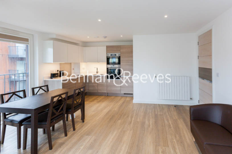 2  bedrooms flat to rent in Royal Victoria Gardens, Whiting Way, SE16-image 10