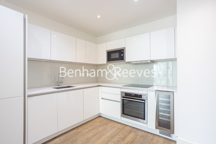 2  bedrooms flat to rent in Lariat Apartments, Cable Walk, SE10-image 2