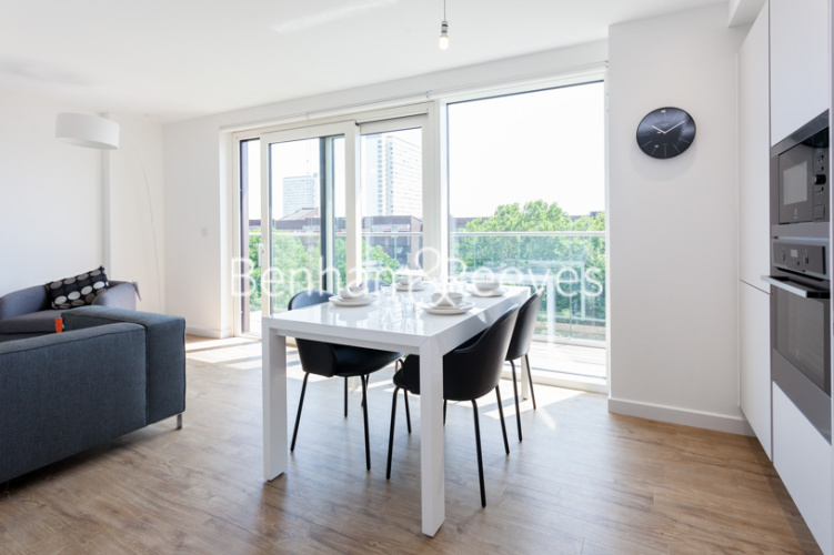 2  bedrooms flat to rent in Bailey Street, Surrey Quays, SE8-image 1
