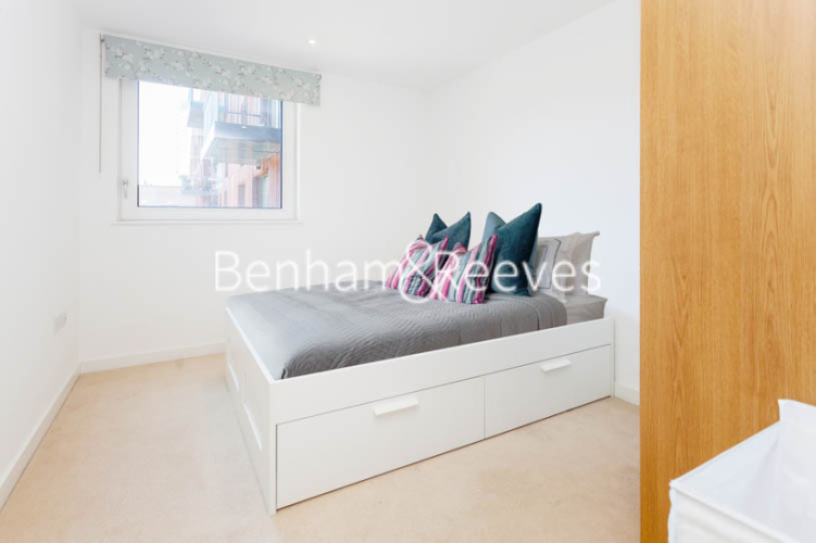 2 bedrooms flat to rent in Whiting Way, Surrey Quays, SE16-image 3