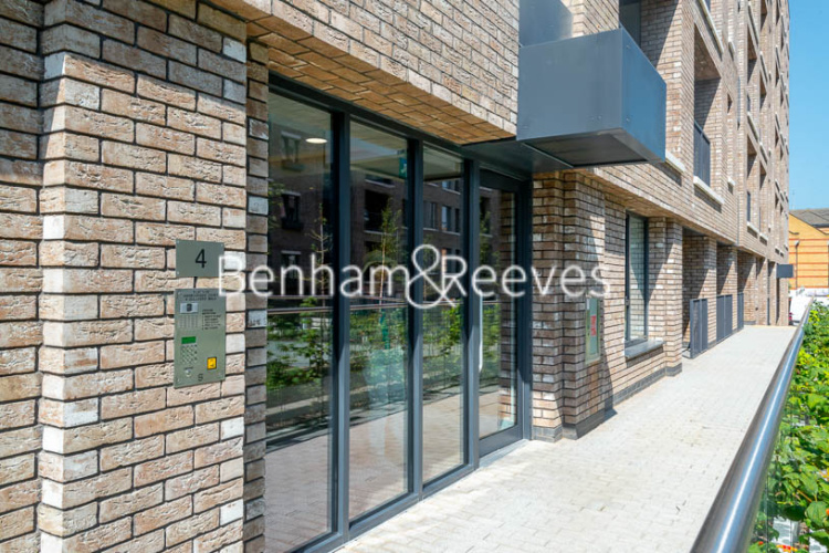 1 bedroom flat to rent in Gullivers Walk, Surrey Quays, SE8-image 8