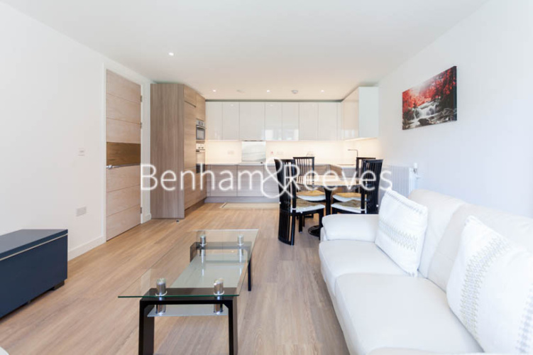 3 bedrooms flat to rent in Mary Rose Square, Marine Wharf, SE16-image 1