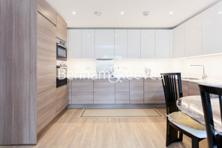 3 bedrooms flat to rent in Mary Rose Square, Marine Wharf, SE16-image 2