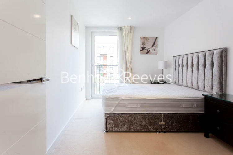 3 bedrooms flat to rent in Mary Rose Square, Marine Wharf, SE16-image 8