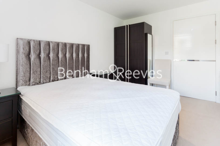 3 bedrooms flat to rent in Mary Rose Square, Marine Wharf, SE16-image 9