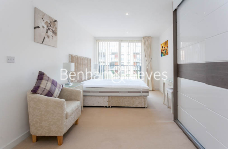 3 bedrooms flat to rent in Mary Rose Square, Marine Wharf, SE16-image 10