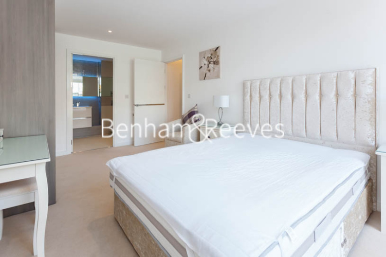 3 bedrooms flat to rent in Mary Rose Square, Marine Wharf, SE16-image 11