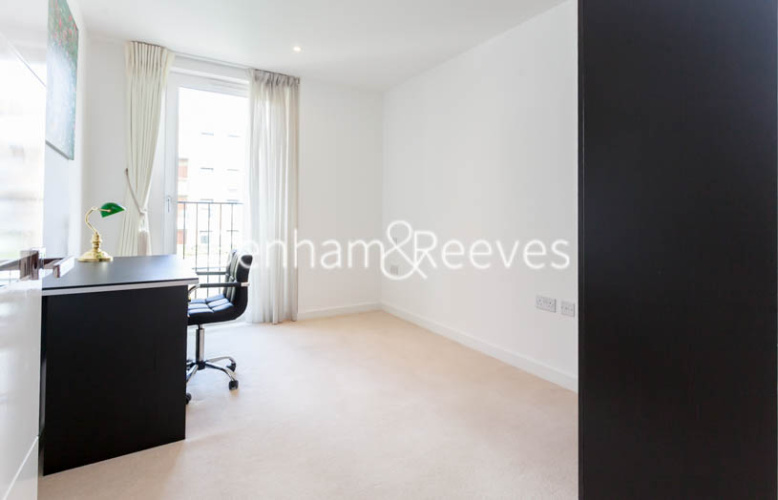 3 bedrooms flat to rent in Mary Rose Square, Marine Wharf, SE16-image 14