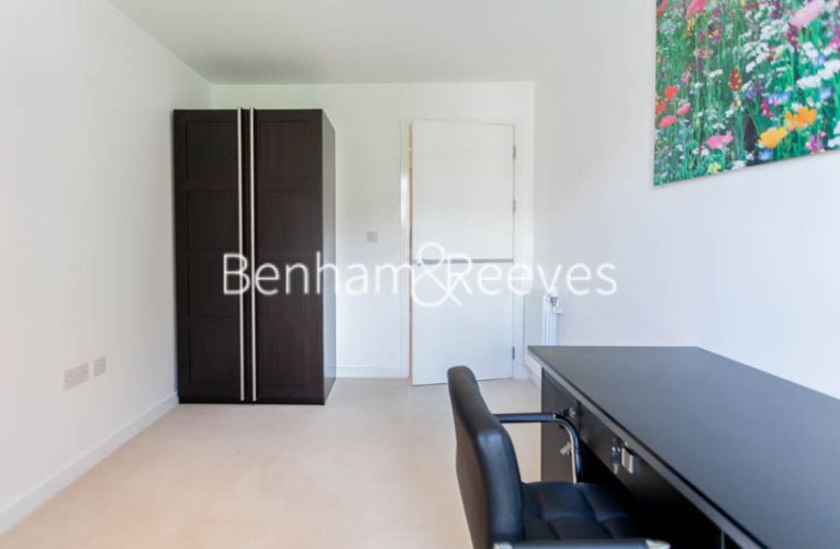 3 bedrooms flat to rent in Mary Rose Square, Marine Wharf, SE16-image 16