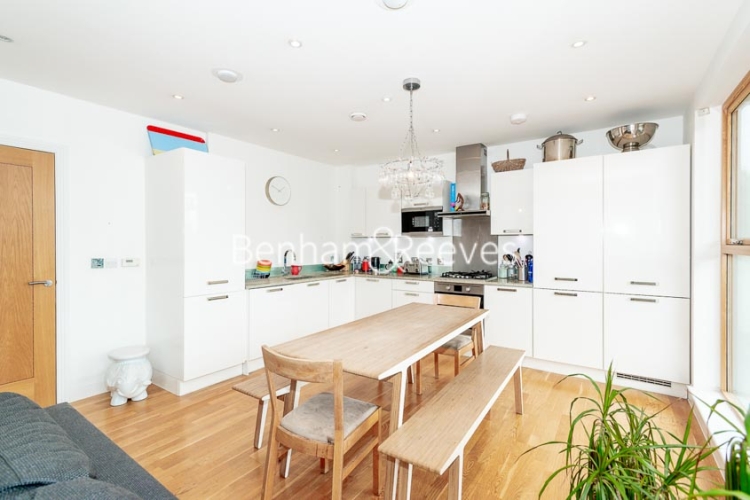 3  bedrooms flat to rent in New Kent Road, Surrey Quays, SE1-image 2