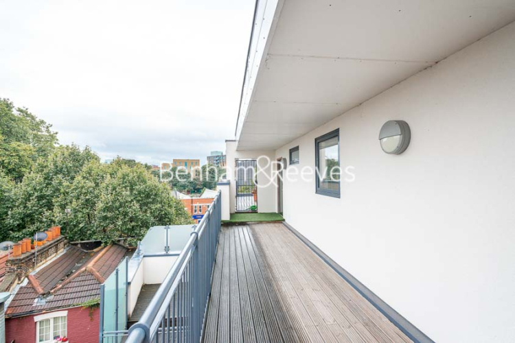 3  bedrooms flat to rent in New Kent Road, Surrey Quays, SE1-image 5