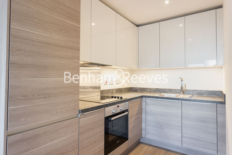 1  bedroom flat to rent in Whiting Way, Surrey Quays, SE16-image 2