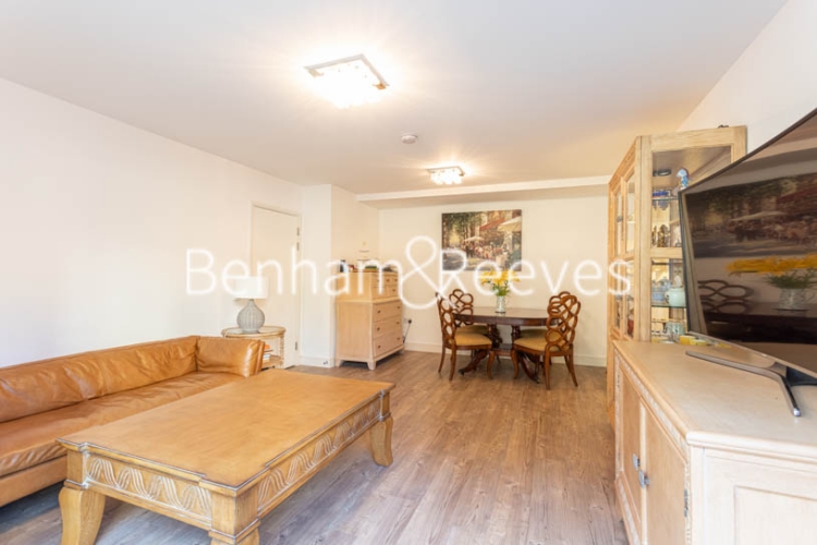 3 bedrooms flat to rent in Pell Street, Surrey Quays, SE8-image 1