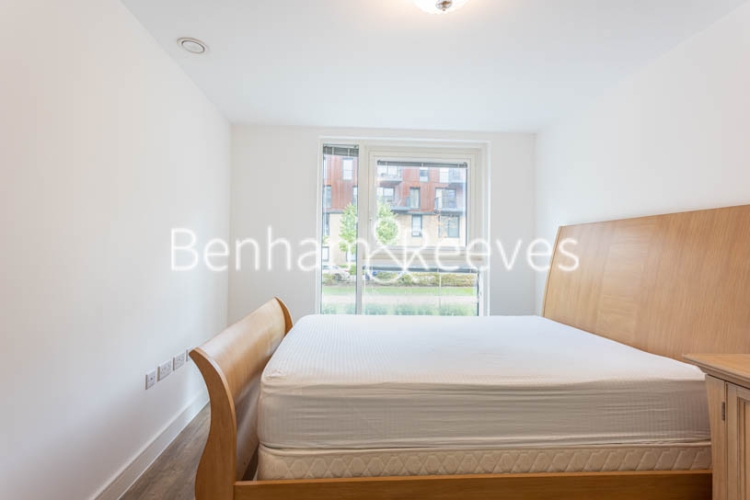 3 bedrooms flat to rent in Pell Street, Surrey Quays, SE8-image 3