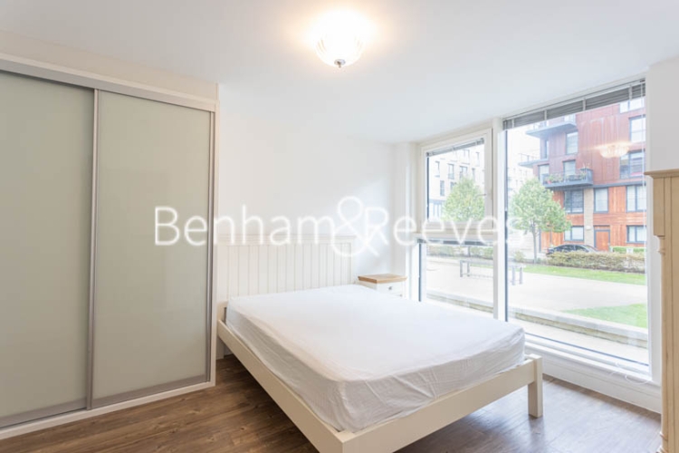 3 bedrooms flat to rent in Pell Street, Surrey Quays, SE8-image 9