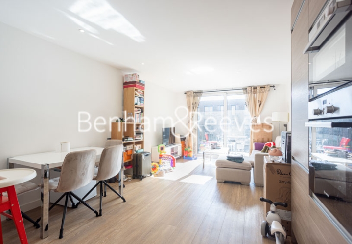 2 bedrooms flat to rent in Whiting Way, Marine Wharf, SE16-image 1