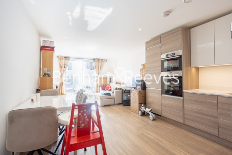 2 bedrooms flat to rent in Whiting Way, Marine Wharf, SE16-image 2