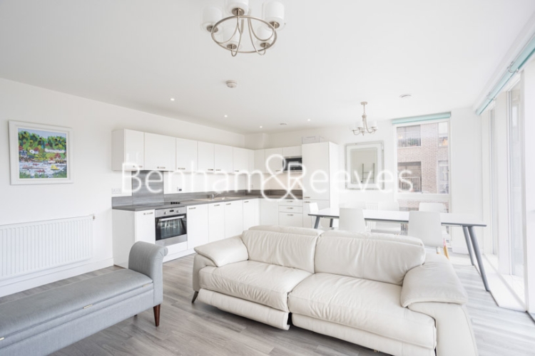 2  bedrooms flat to rent in Adenmore Road, Catford, SE6-image 1