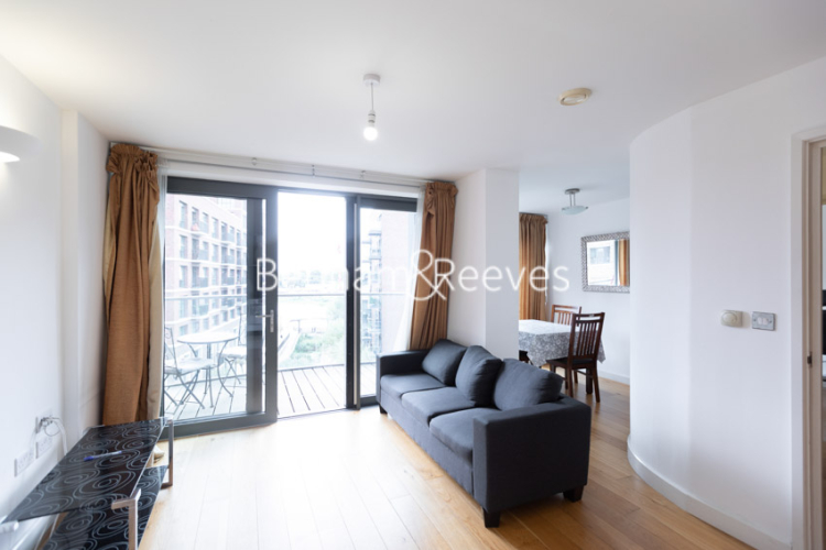 1 bedroom flat to rent in Surrey Quays Road, Canada Water, SE16-image 1
