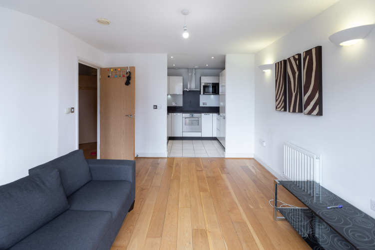 1 bedroom flat to rent in Surrey Quays Road, Canada Water, SE16-image 1