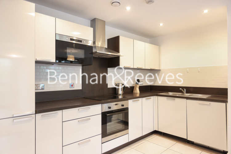1  bedroom flat to rent in Vancouver House, Needleman Street, SE16-image 2