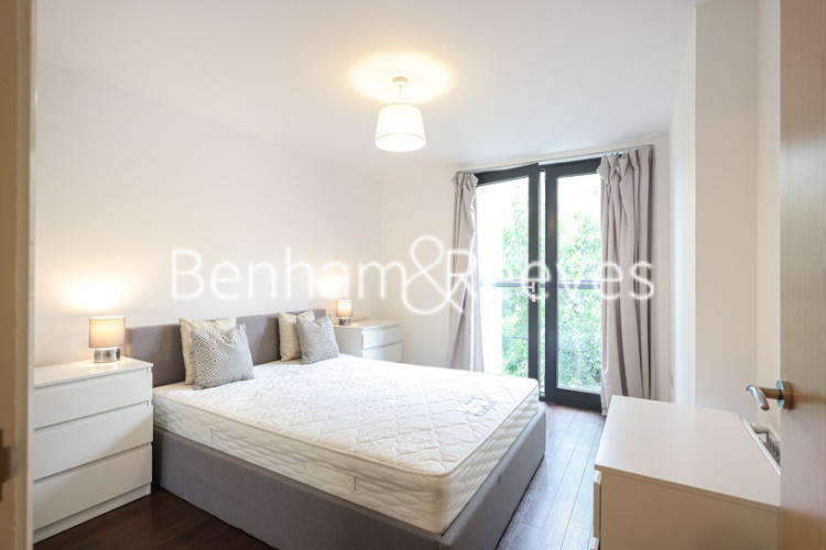 1  bedroom flat to rent in Vancouver House, Needleman Street, SE16-image 3