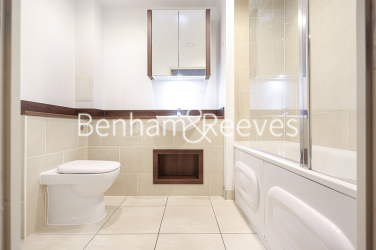 1  bedroom flat to rent in Vancouver House, Needleman Street, SE16-image 4