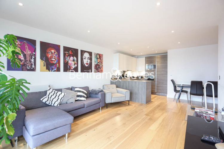 2 bedrooms flat to rent in Plough Way, Surrey Quays, SE16-image 1