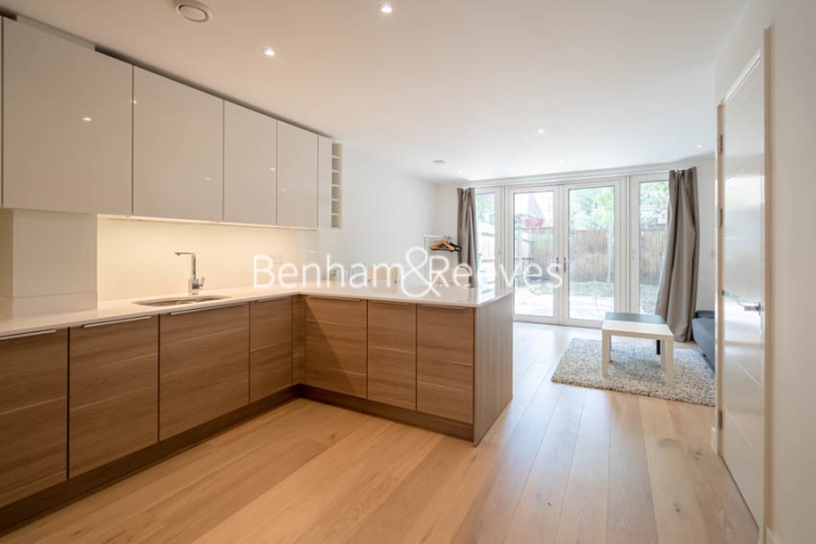 4 bedrooms flat to rent in Mary Rose Square, Surrey Quays, SE16-image 2