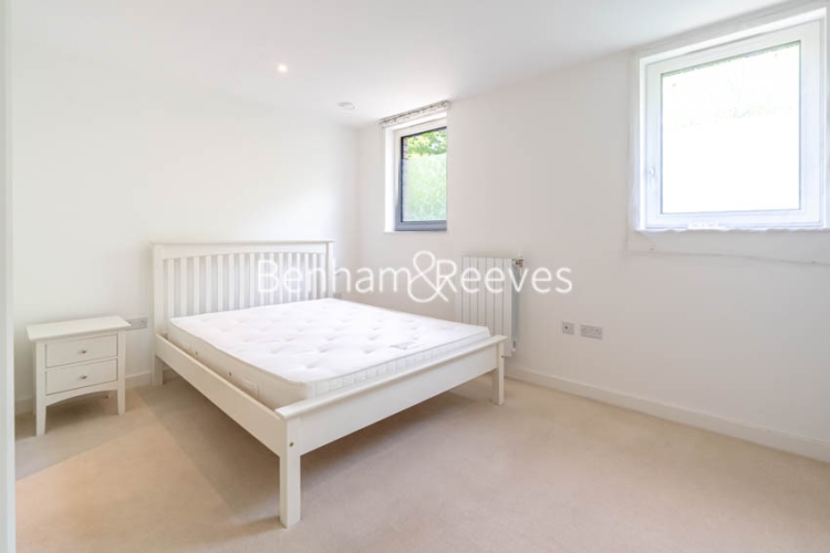 4  bedrooms flat to rent in Mary Rose Square, Surrey Quays, SE16-image 3
