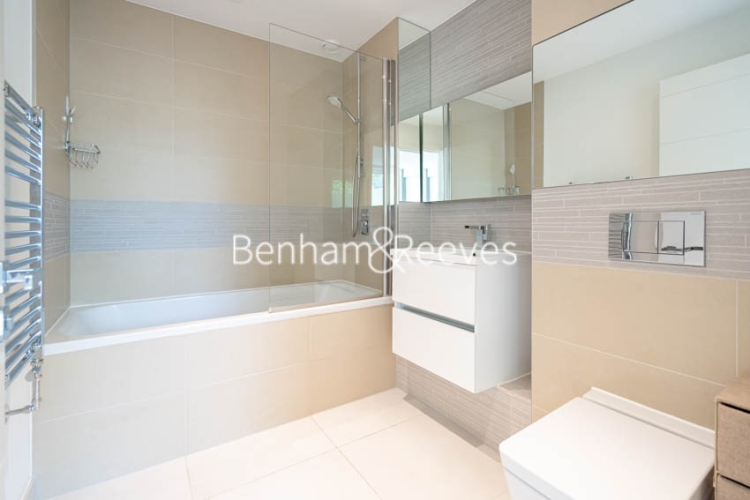 4 bedrooms flat to rent in Mary Rose Square, Surrey Quays, SE16-image 4
