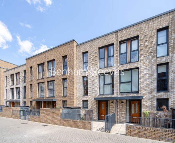4  bedrooms flat to rent in Mary Rose Square, Surrey Quays, SE16-image 6