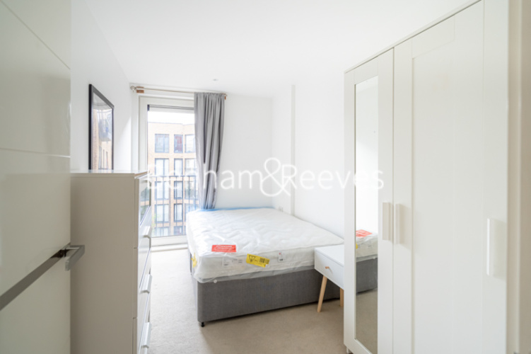 3  bedrooms flat to rent in Navigation House, Whiting Way, SE16-image 3