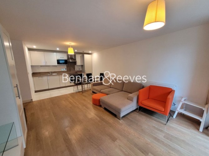 1 bedroom flat to rent in Victoria House, Surrey Quays Road, SE16-image 2
