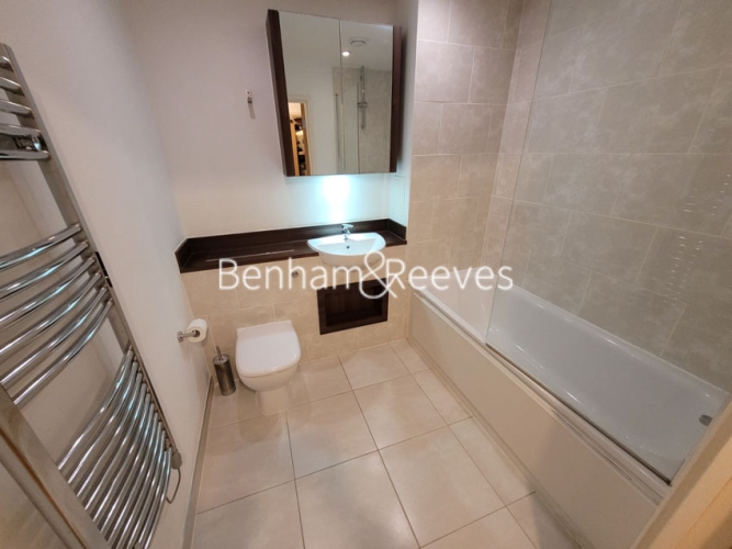 1 bedroom flat to rent in Victoria House, Surrey Quays Road, SE16-image 4