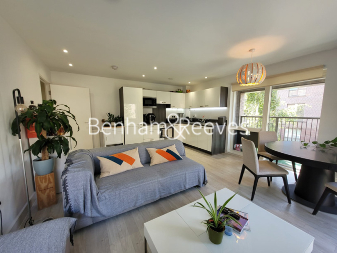 2  bedrooms flat to rent in Westmead Court, Adenmore Road, SE6-image 1
