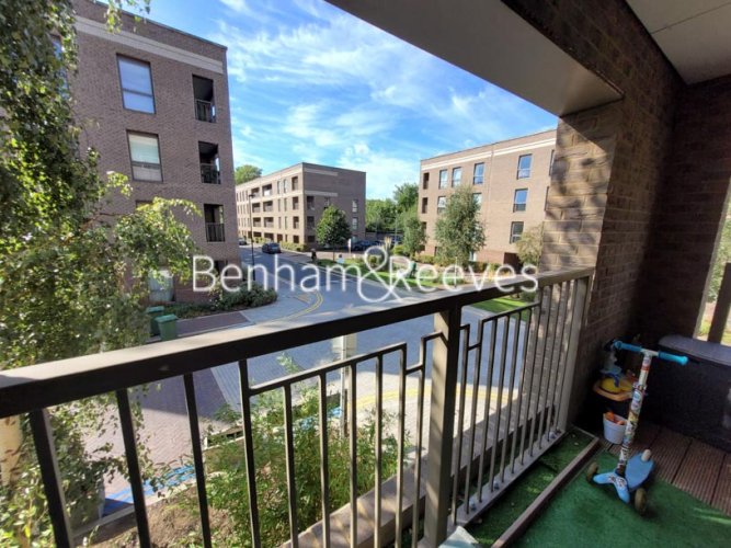 2  bedrooms flat to rent in Westmead Court, Adenmore Road, SE6-image 5