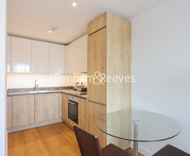 1  bedroom flat to rent in Whiting Way, Surrey Quays, SE16-image 2