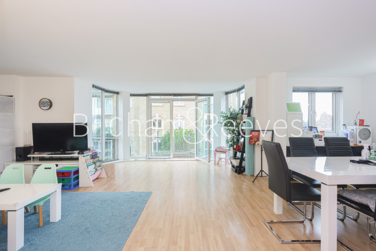 2  bedrooms flat to rent in Pacific Wharf, Rotherhithe Street, SE16-image 1