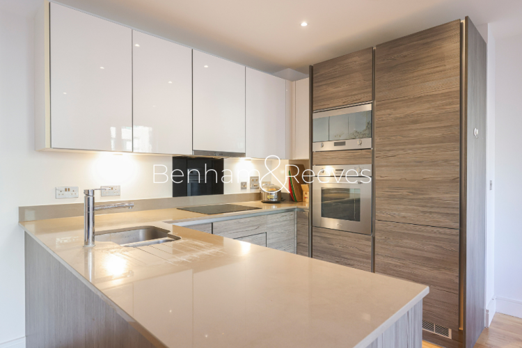 3  bedrooms flat to rent in Winchester Square, Surrey Quays, SE8-image 2