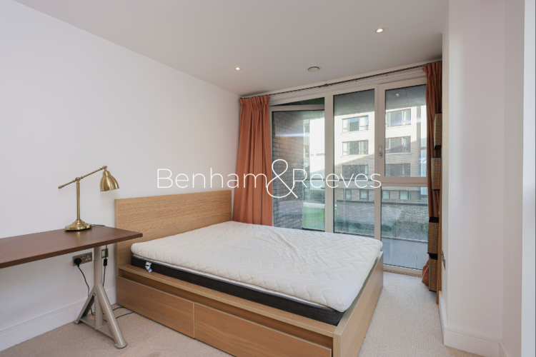 3  bedrooms flat to rent in Winchester Square, Surrey Quays, SE8-image 3