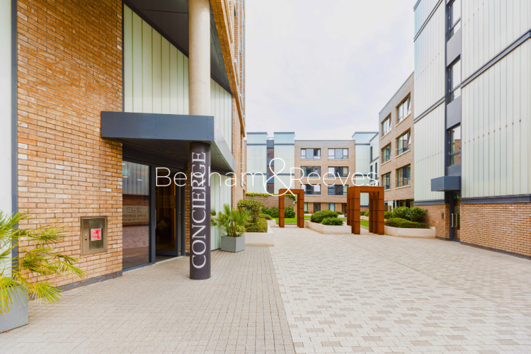 3  bedrooms flat to rent in Winchester Square, Surrey Quays, SE8-image 11