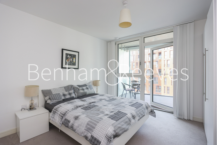 1 bedroom flat to rent in Cable Walk, Surrey Quays, SE10-image 3