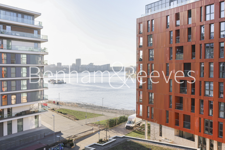 1 bedroom flat to rent in Cable Walk, Surrey Quays, SE10-image 4