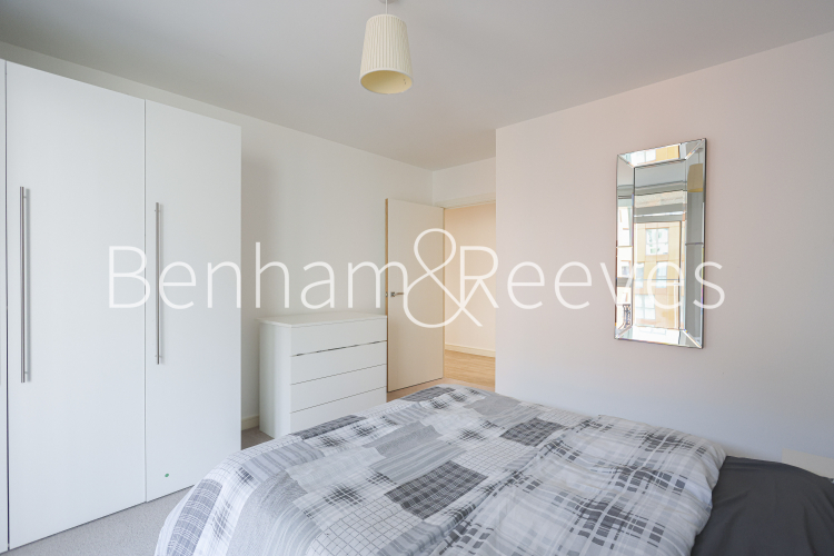 1 bedroom flat to rent in Cable Walk, Surrey Quays, SE10-image 6