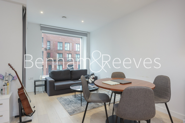 Studio flat to rent in Hurlock Heights, Deacon Street, SE17-image 1