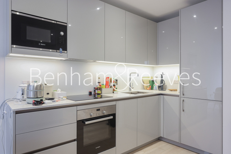 Studio flat to rent in Hurlock Heights, Deacon Street, SE17-image 2