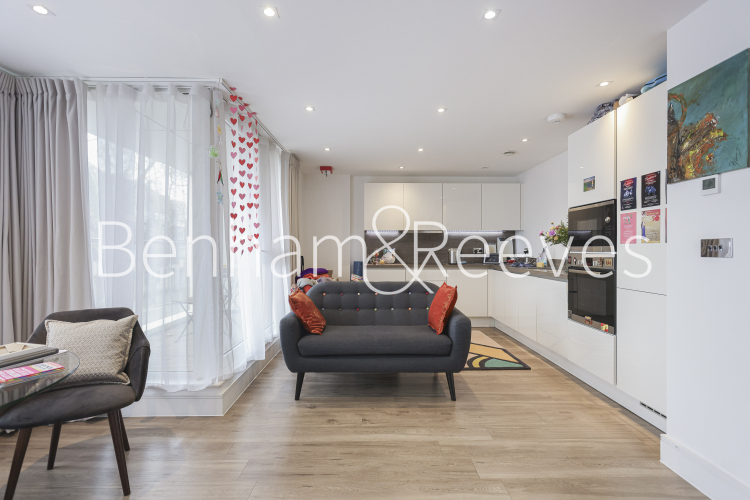 2  bedrooms flat to rent in Tavern Quay, Rope Street, SE16-image 1