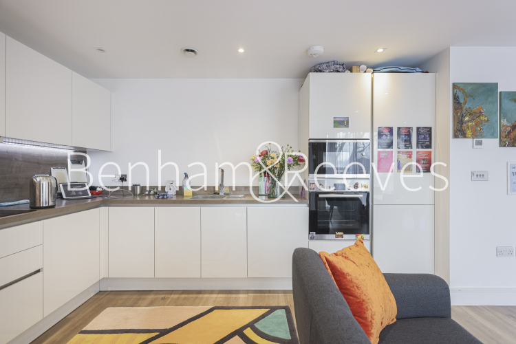 2 bedrooms flat to rent in Tavern Quay, Rope Street, SE16-image 2