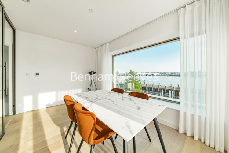 3  bedrooms flat to rent in Riverscape Royal Wharf, Canary Wharf, E16-image 3